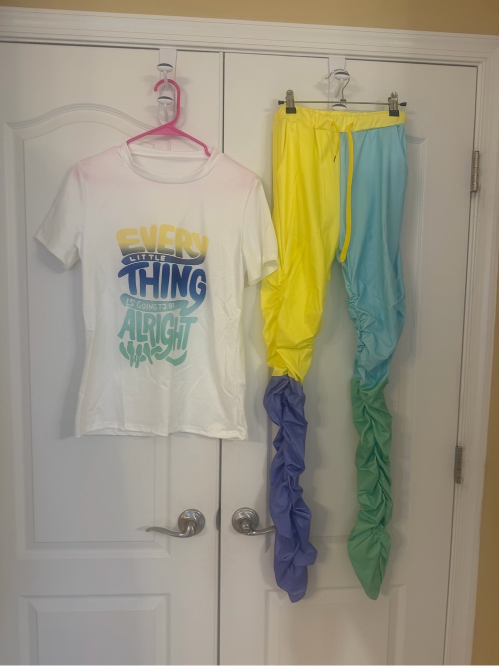 Too cute “Everything little thing is going alright” 2pc NEW!